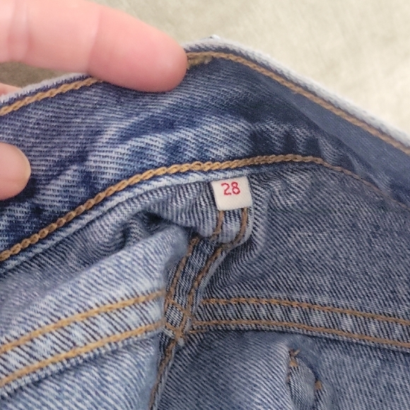 Levi's Raw Hem Jeans (28) - Picture 9 of 10